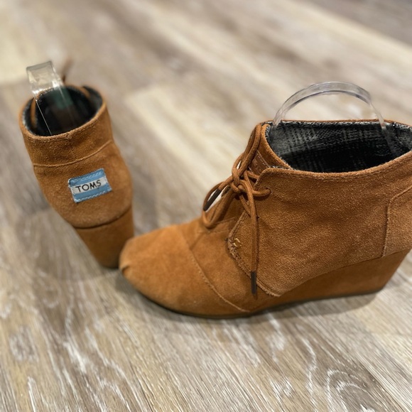 TOMS Ankle Boots - Picture 6 of 11